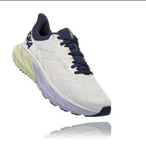 Hoka Women’s Arahi 5 Running Shoe (Blanc de Blanc/Outer Space)